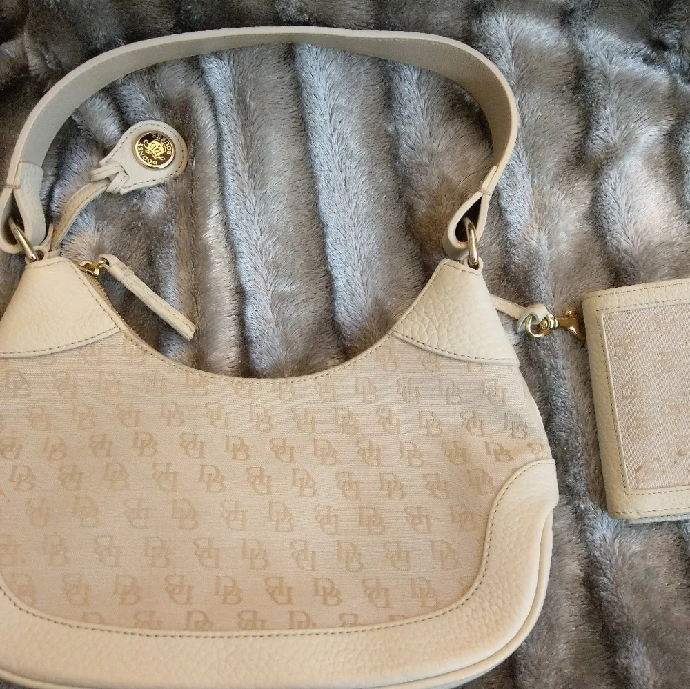 Authentic Dooney & Bourke small‎ hobo purse& wallet